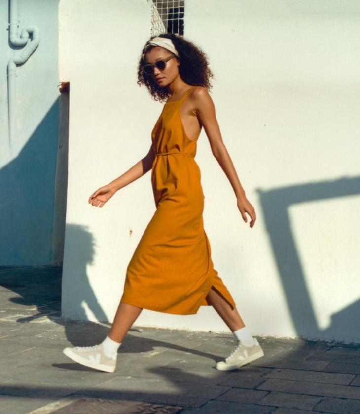 8JL44228Veja Campo Nubuk naturweiß