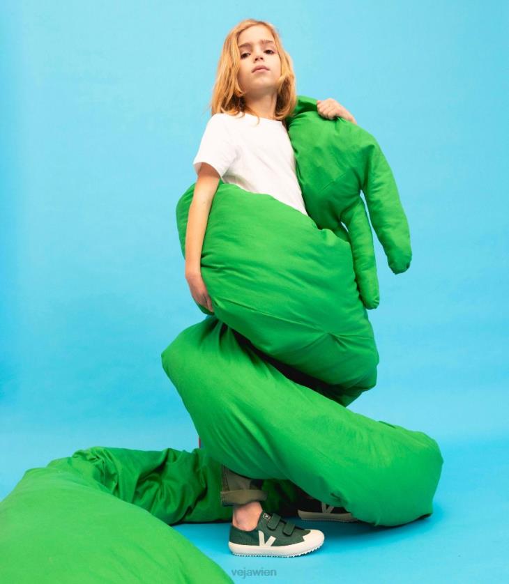 8JL44397Veja Ollie Canvas Poker Pierre