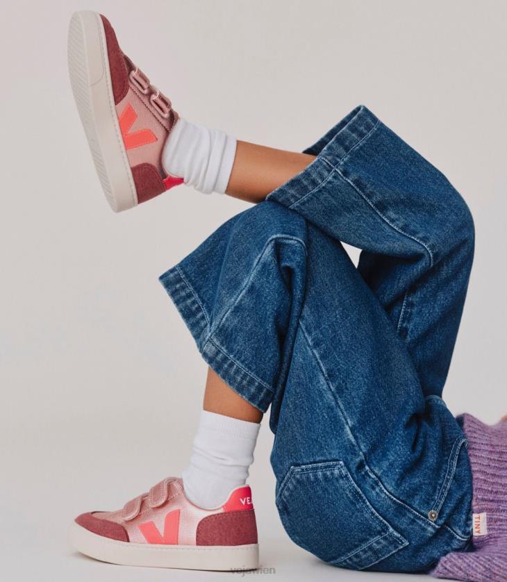 8JL44306Veja V-12 Chromfreies Leder Perlmuttrosa Fluo