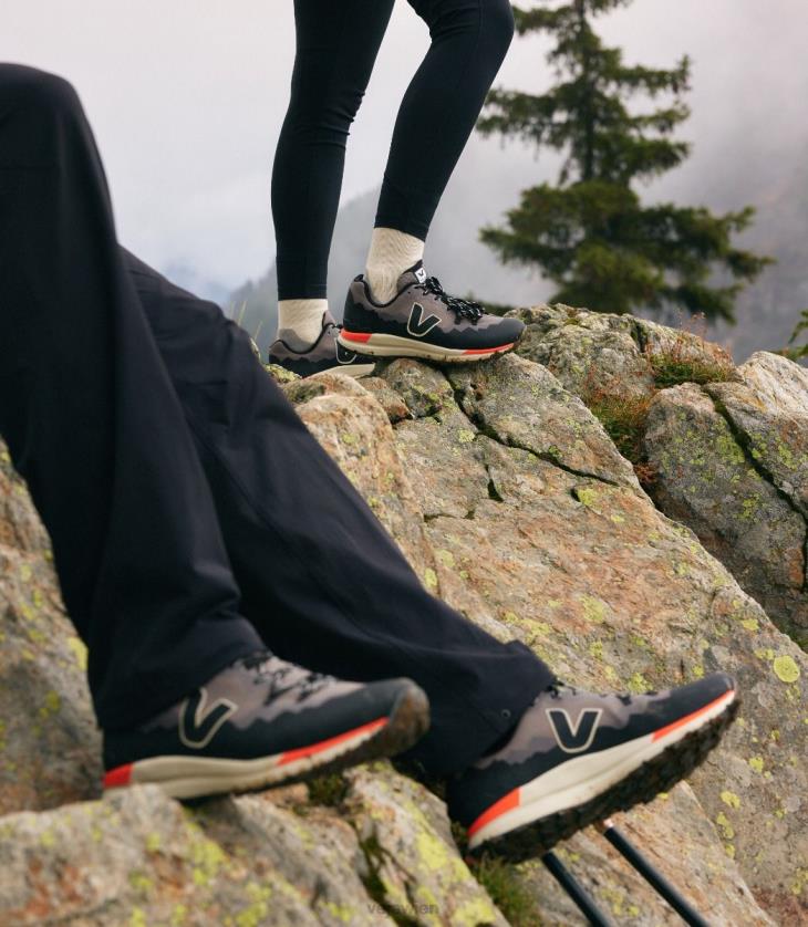 8JL441Veja Fitz Roy Trek Shell Basalte Black