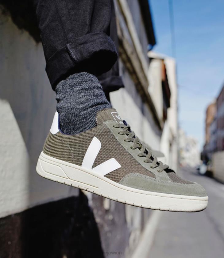 8JL4430Veja v-12 veganes B-Mesh olivweiß